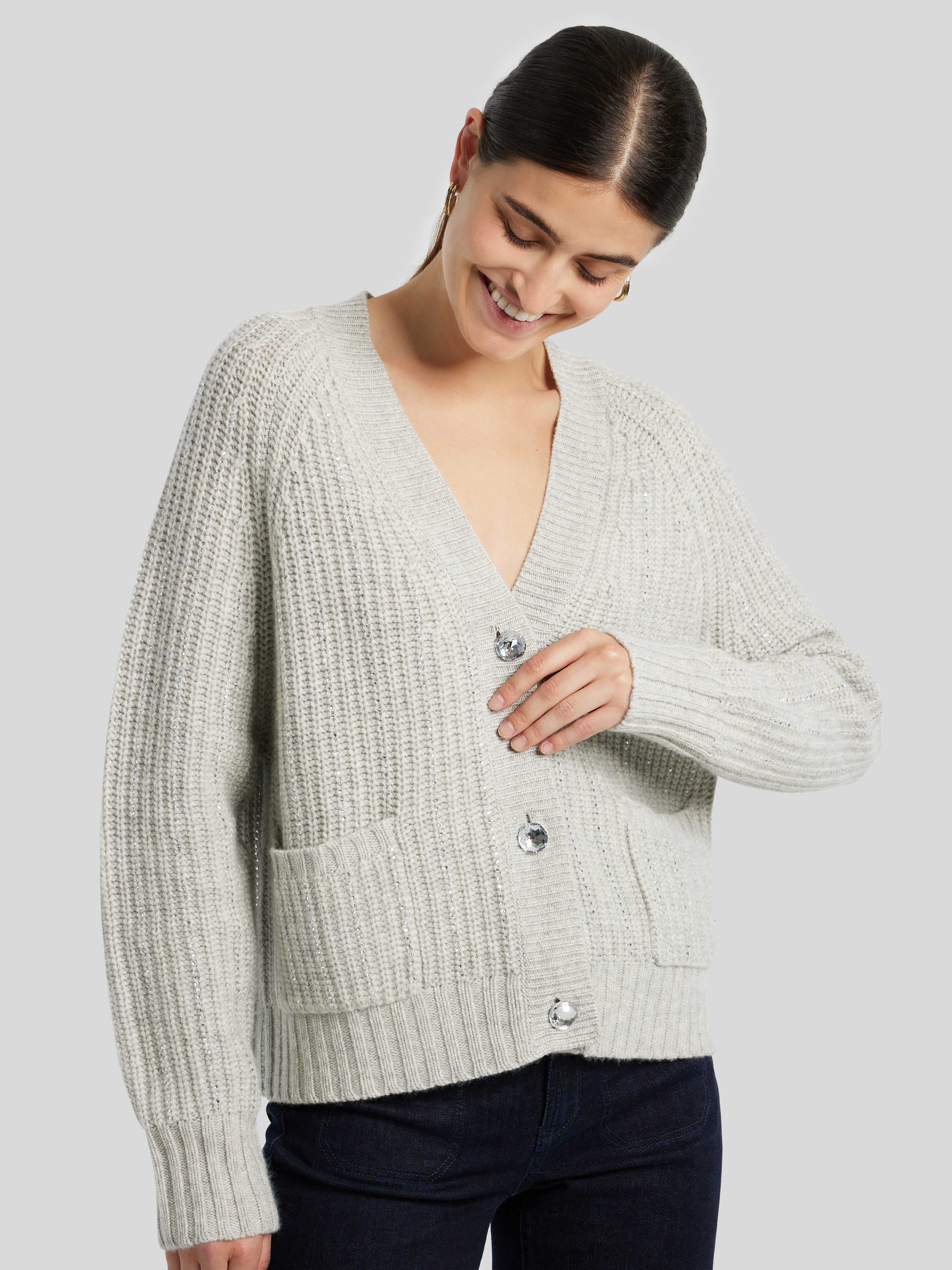 Strickjacke mit Strasssteinen