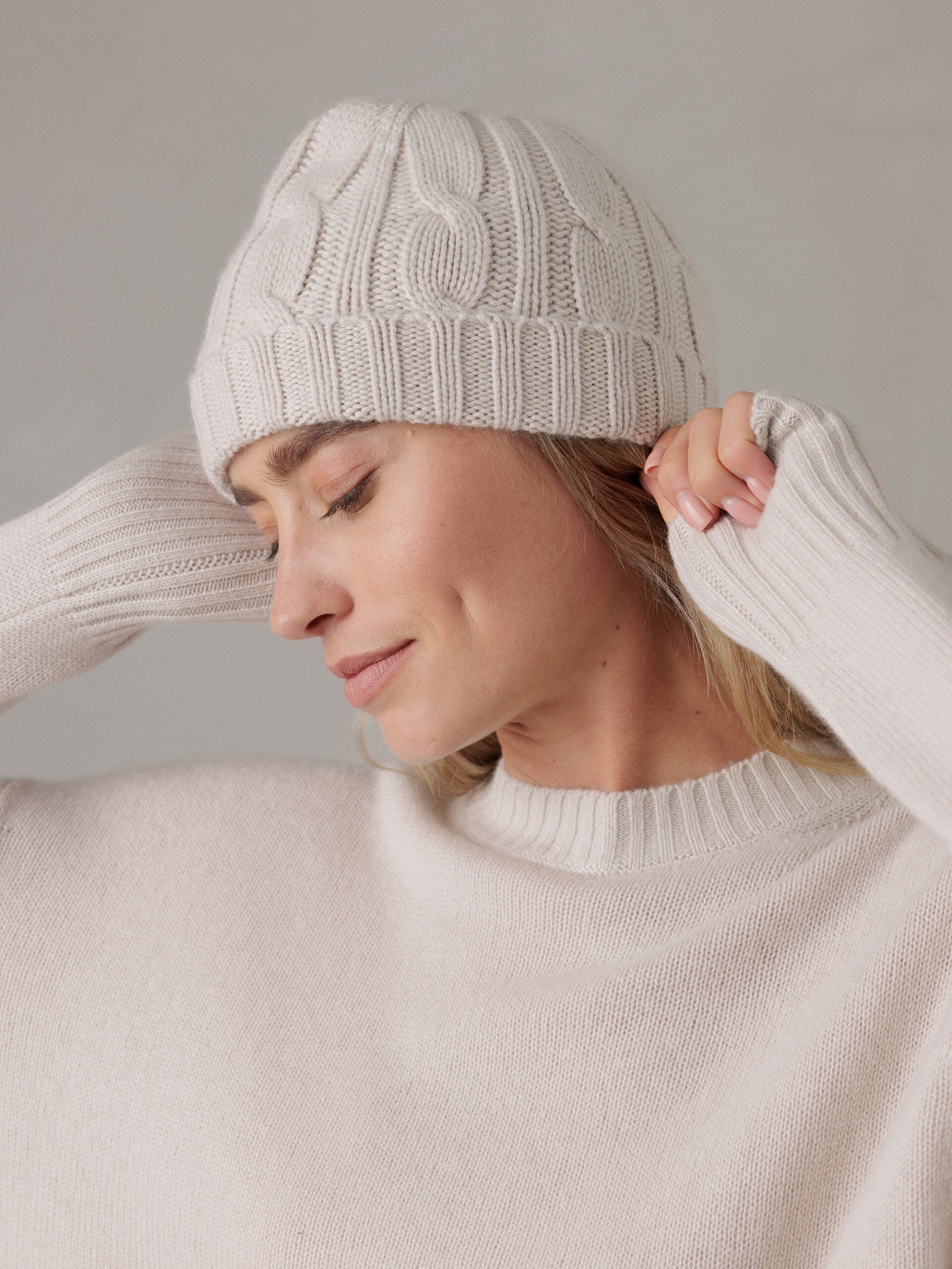 ALLUDE Mütze aus Cashmere Damen (43 LT SAND)