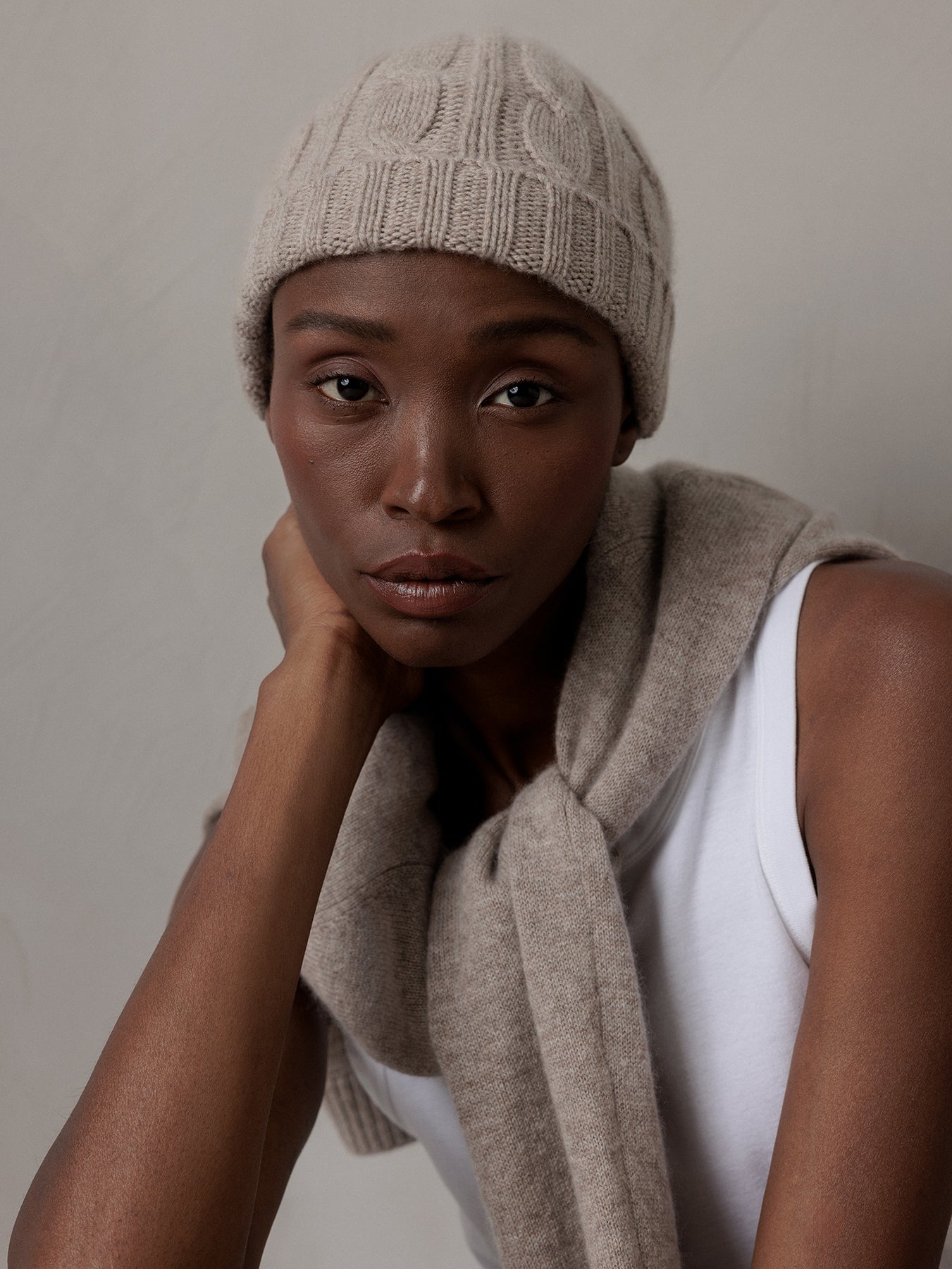 ALLUDE Mütze aus Cashmere Damen (46 TAUPE MEL)
