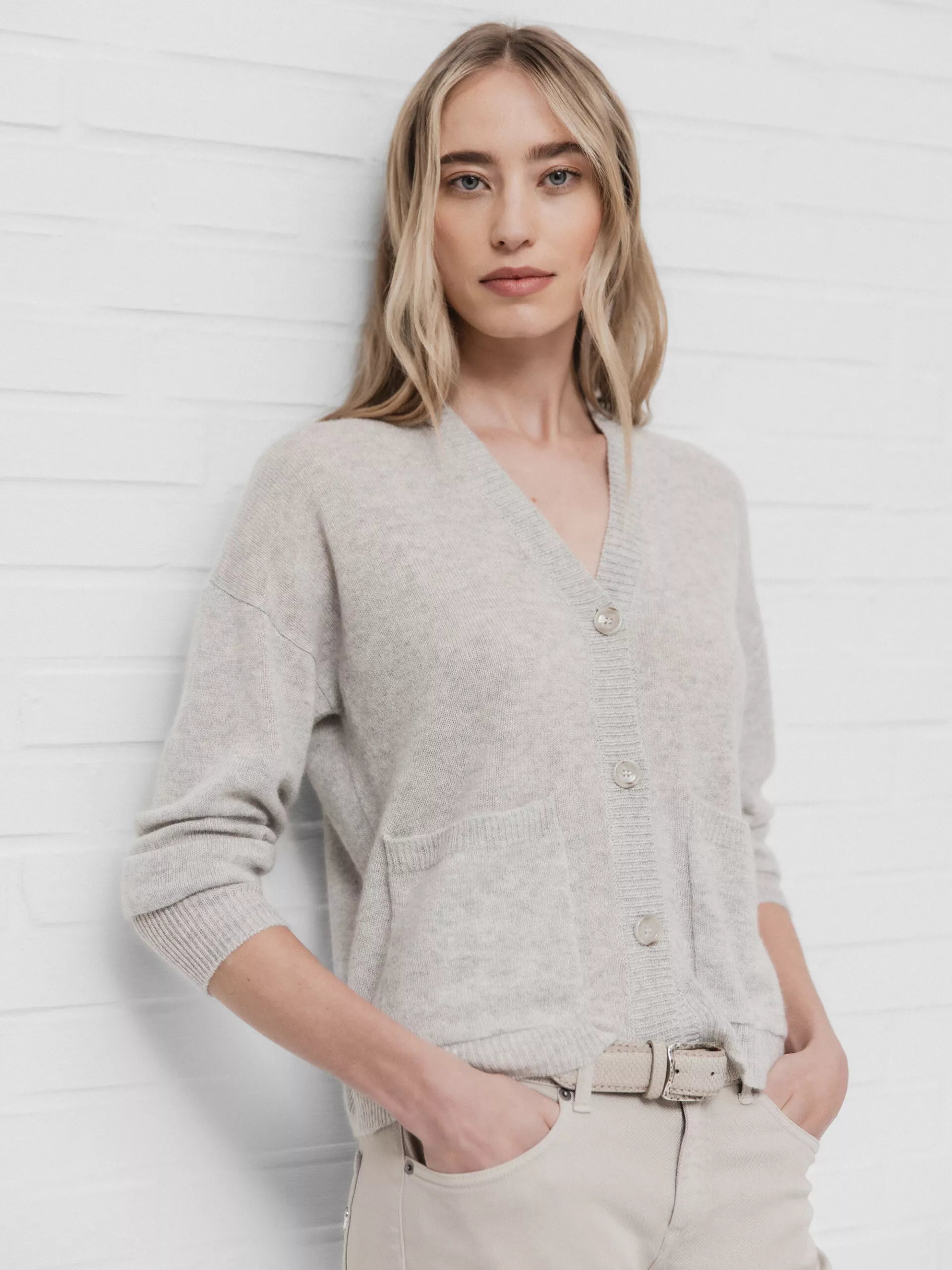 ALLUDE Leichte Strickjacke aus Cashmere Damen (81 SILBER MEL)