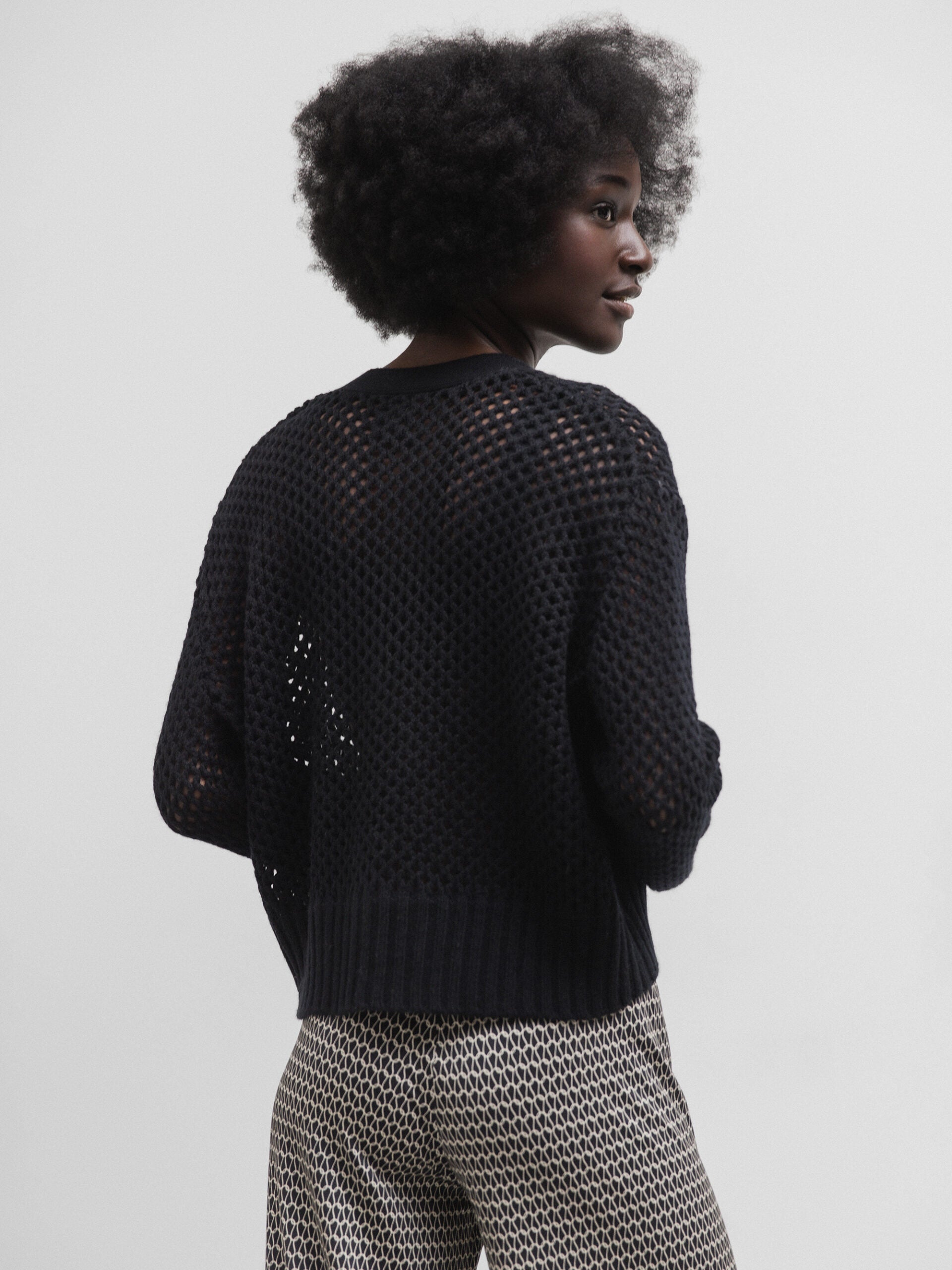 ALLUDE Strickjacke mit Lochstrick Damen (90 SCHWARZ)