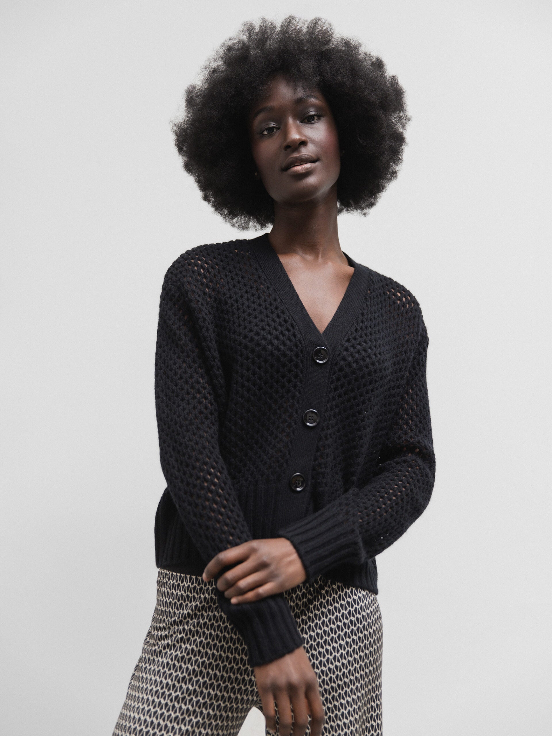 ALLUDE Strickjacke mit Lochstrick Damen (90 SCHWARZ)